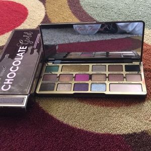 Brand new chocolate gold eye shadow pallet